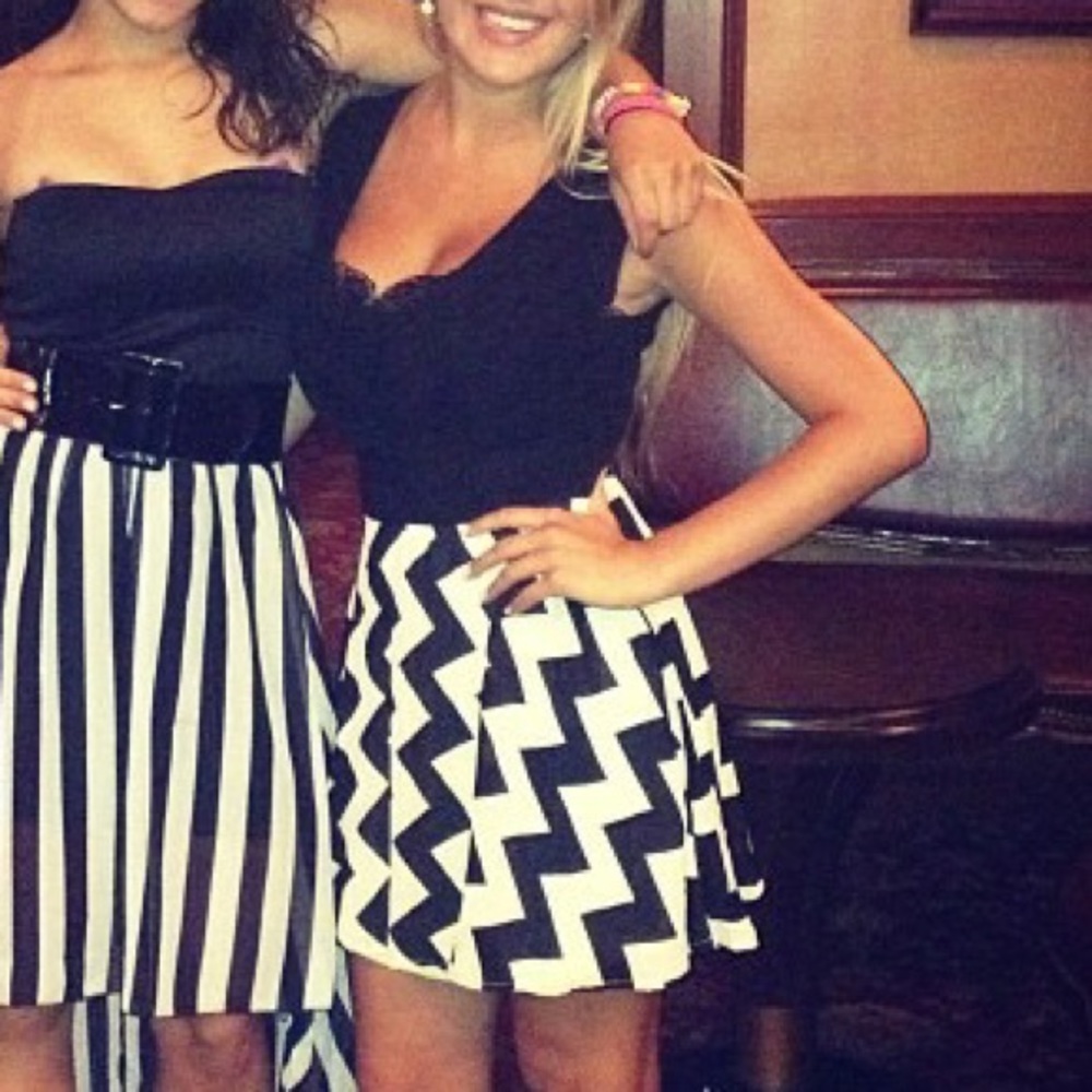 ⚪️⚫️ Pattern Dress - Picture 2 of 5